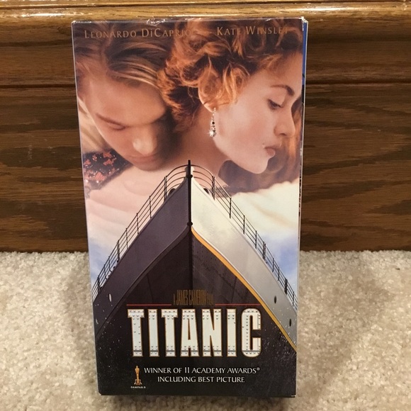Titanic VHS Collector’s Set - Picture 2 of 8